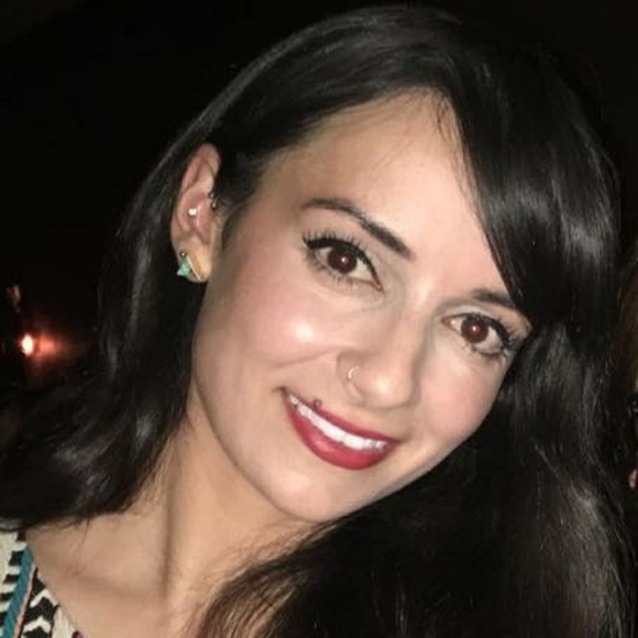 Meet your Posher, Leslie - Picture 2 of 3